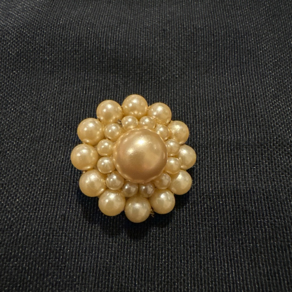 Vintage Pearl like Brooch